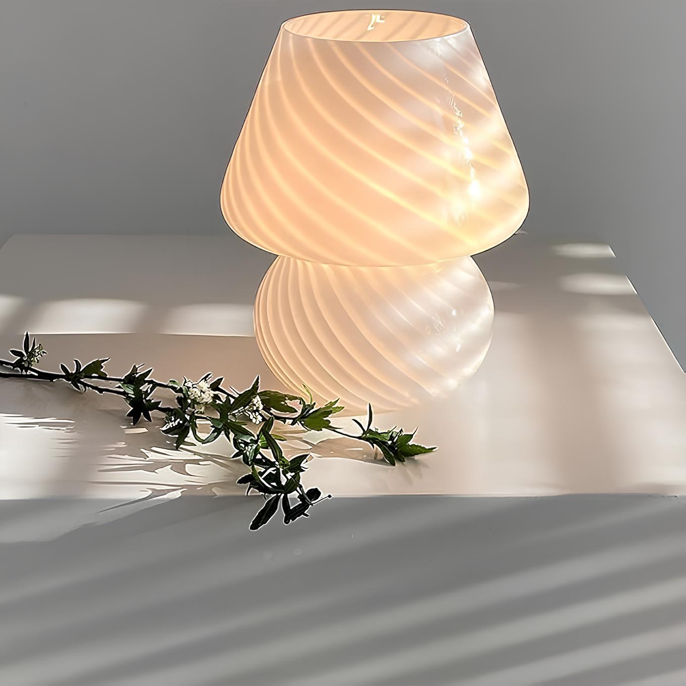 Verra™ Ręcznie wydmuchana lampa szklana
