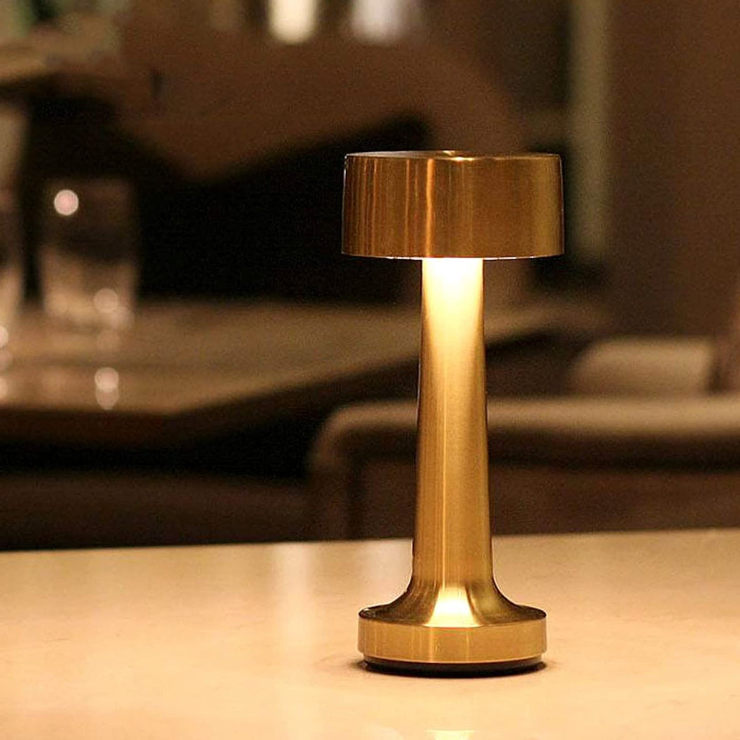 מנורת שולחן בר במסעדה