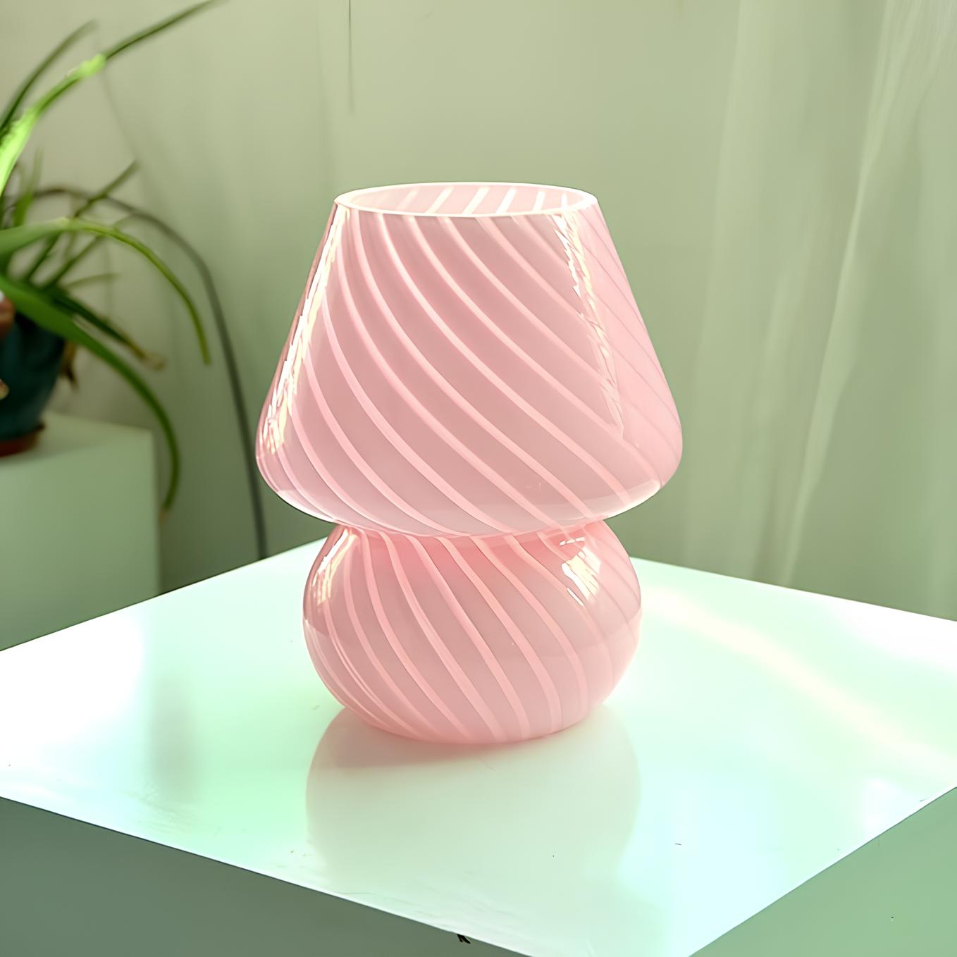 Verra™ Ręcznie wydmuchana lampa szklana

